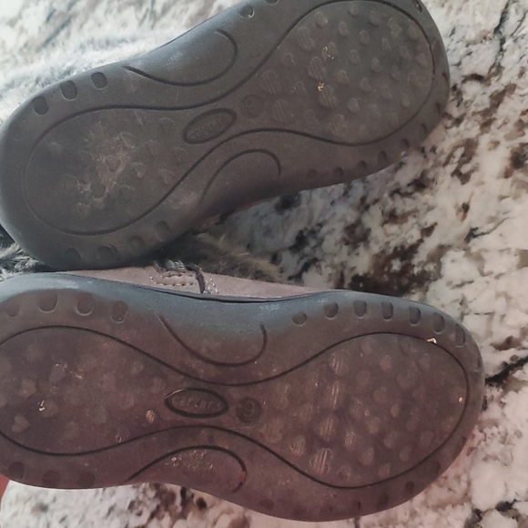 Carters fur boots toddler size 9 - Picture 3 of 3